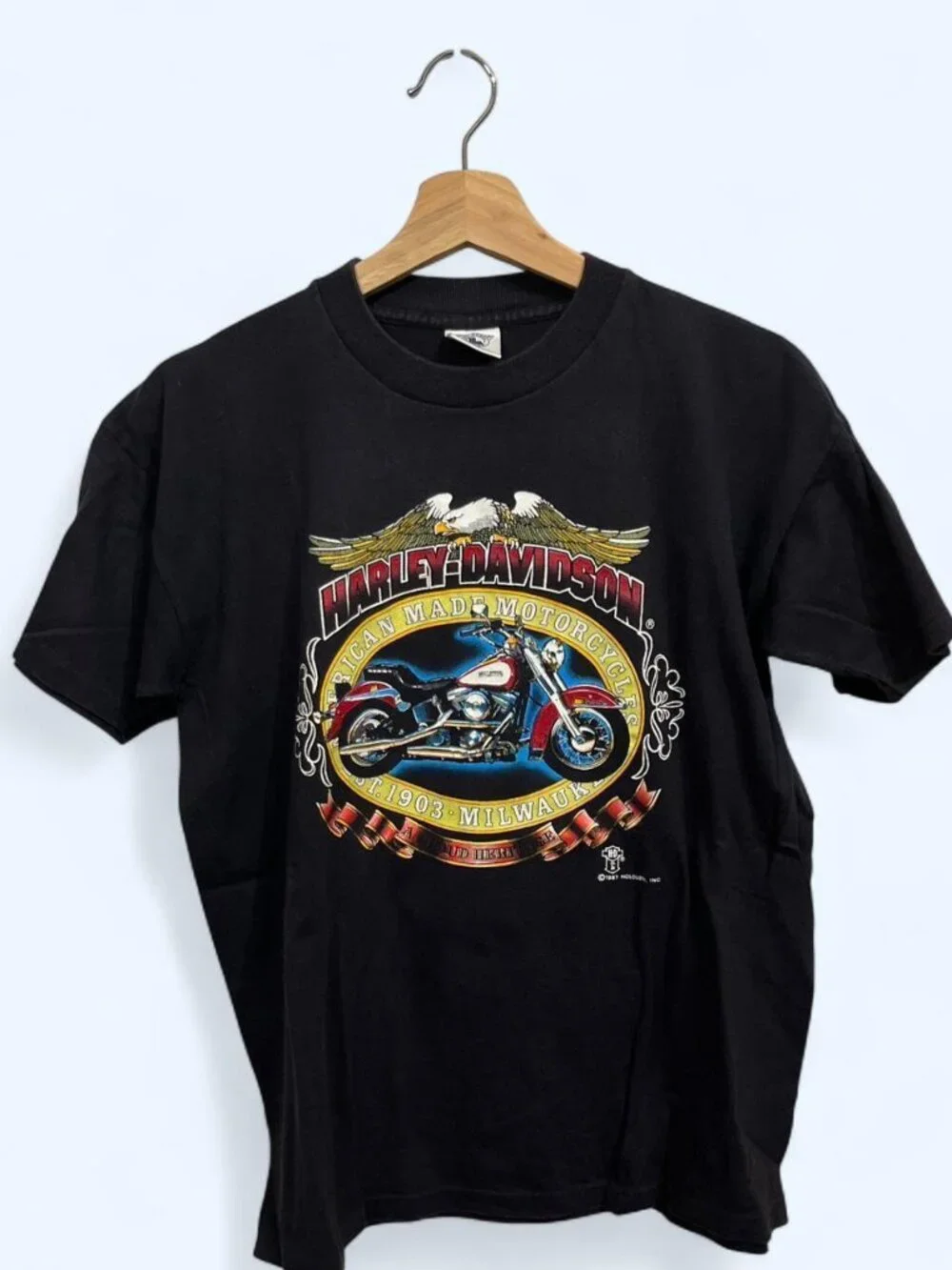 Classic 1987 Harley tee with bold front graphic. Tagged a Large – fits true to v